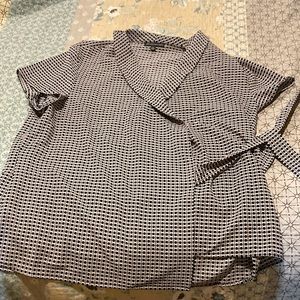 Women’s short sleeve blouse. Black, tan, white. XL